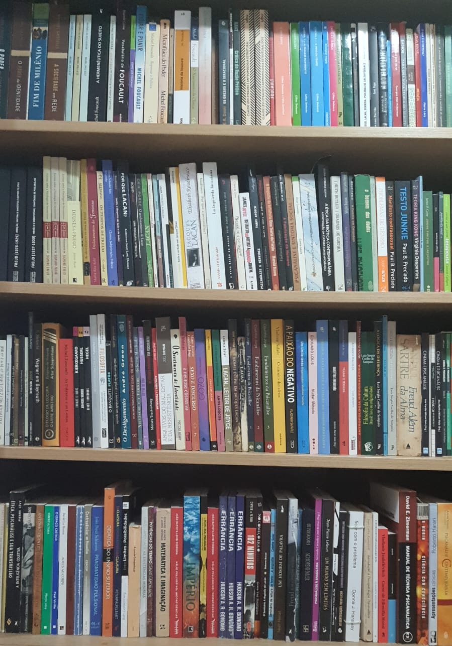 Background PUBLICAÇÕES,
EDITORA E
CULTURA